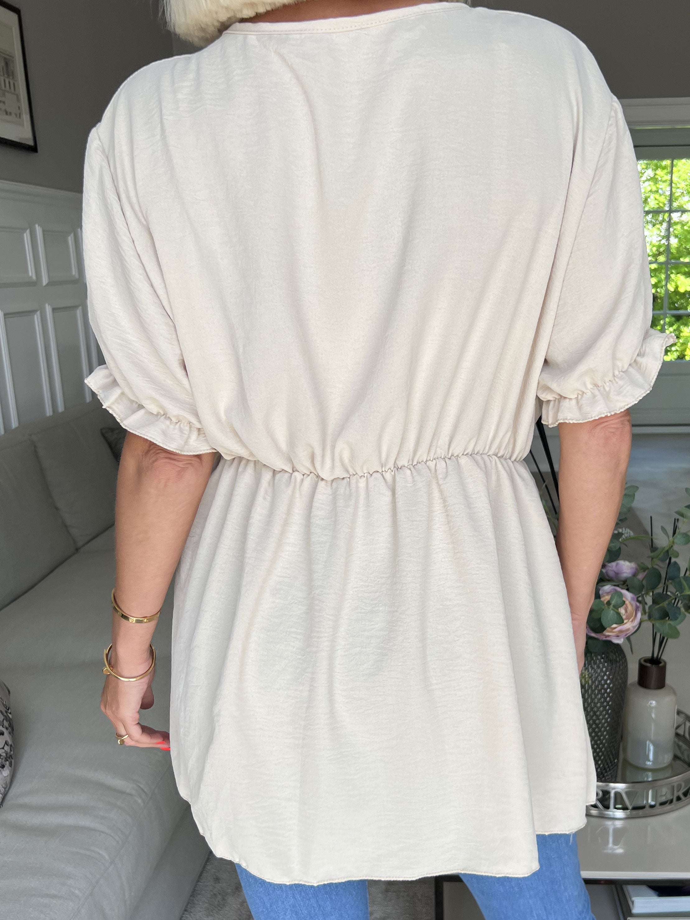 Yda Plain Short Sleeve - Sød bluse med elastik i taljen